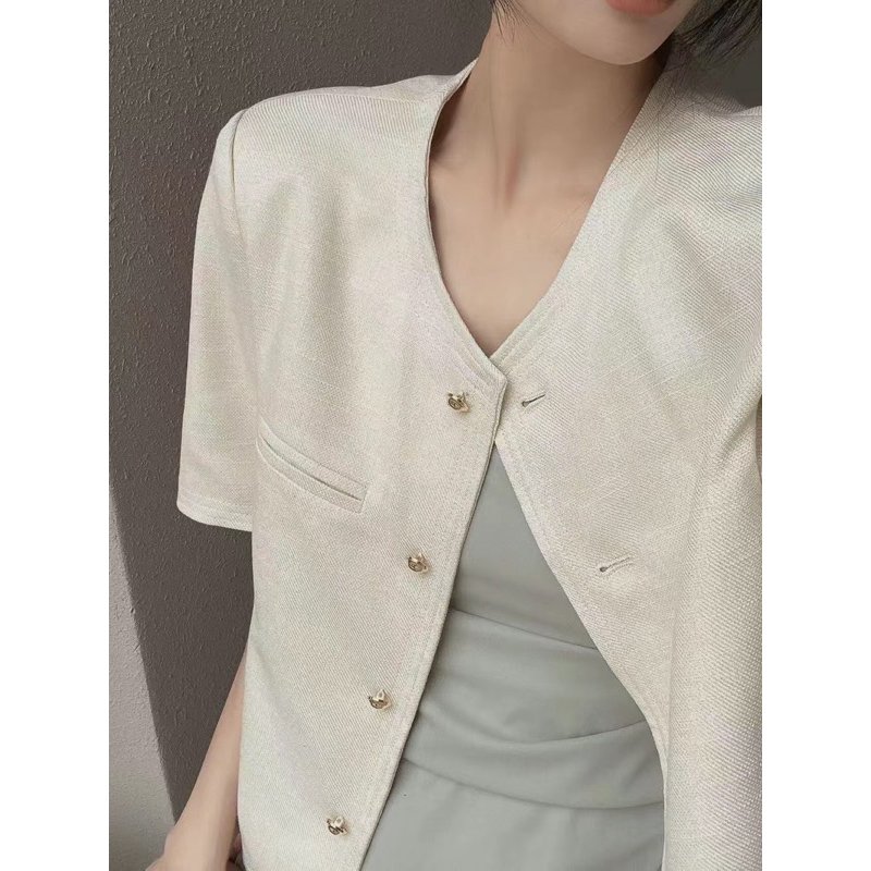 Mã 04 Áo blazer ngắn tay cổ tròn cúc tròn màu be, áo vest nữ | BigBuy360 - bigbuy360.vn