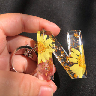 Móc khóa chữ cái hoa thật handmade epoxy resin quà lưu niệm Lilande