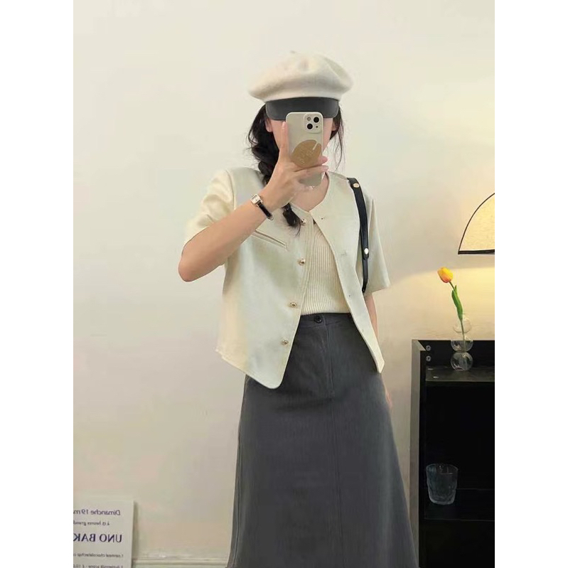 Mã 04 Áo blazer ngắn tay cổ tròn cúc tròn màu be, áo vest nữ | BigBuy360 - bigbuy360.vn