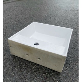 Lavabo sứ treo tường cao cấp ( Tặng kèm xiphong xả ruột gà )