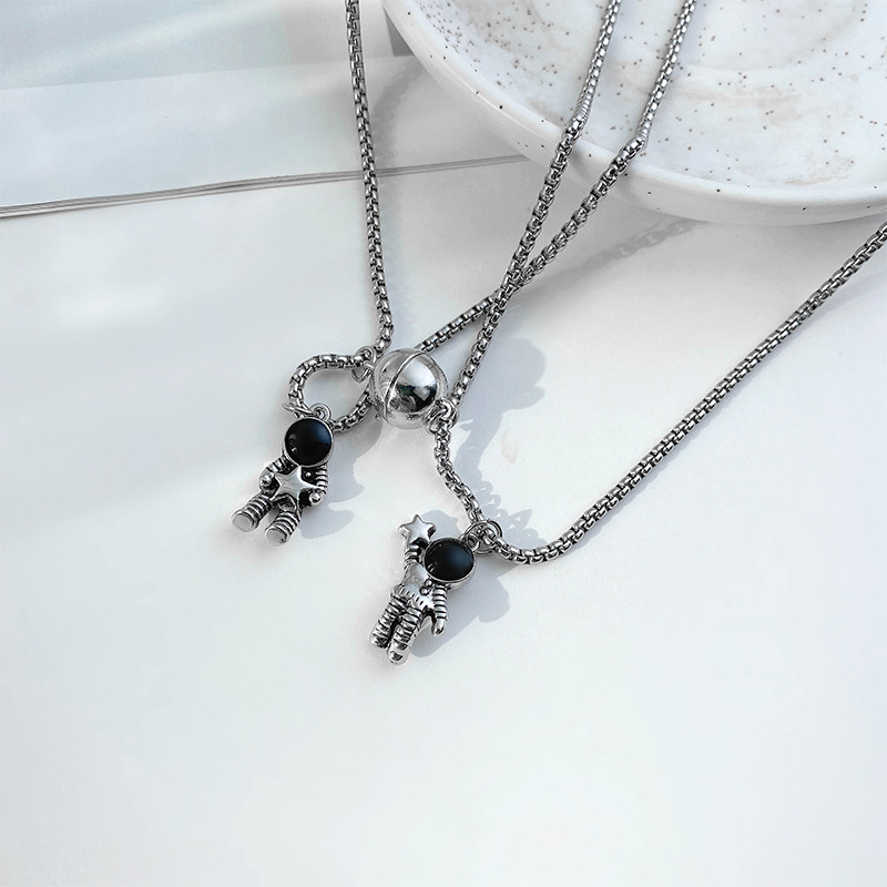 Cặp vòng cổ Phi hành gia Nam châm ULA BOUTIQUE phong cách cá tính cho cặp đôi Dây chuyền đôi CVC1