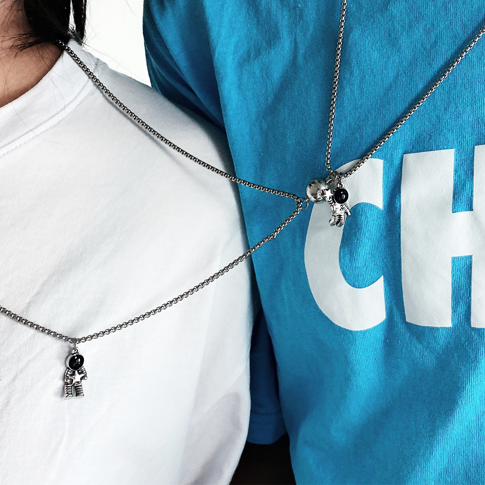 Cặp vòng cổ Phi hành gia Nam châm ULA BOUTIQUE phong cách cá tính cho cặp đôi Dây chuyền đôi CVC1