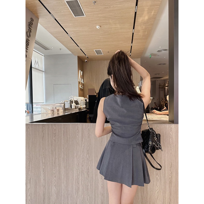 Set áo gile kèm chân váy xoè xếp ly siêu xinh