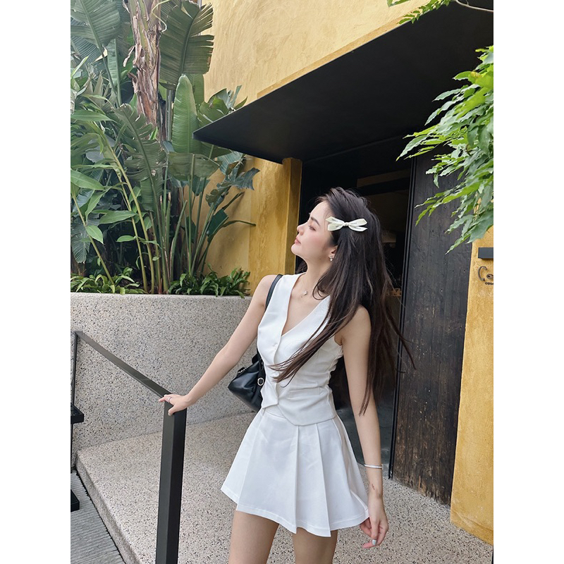Set áo gile kèm chân váy xoè xếp ly siêu xinh
