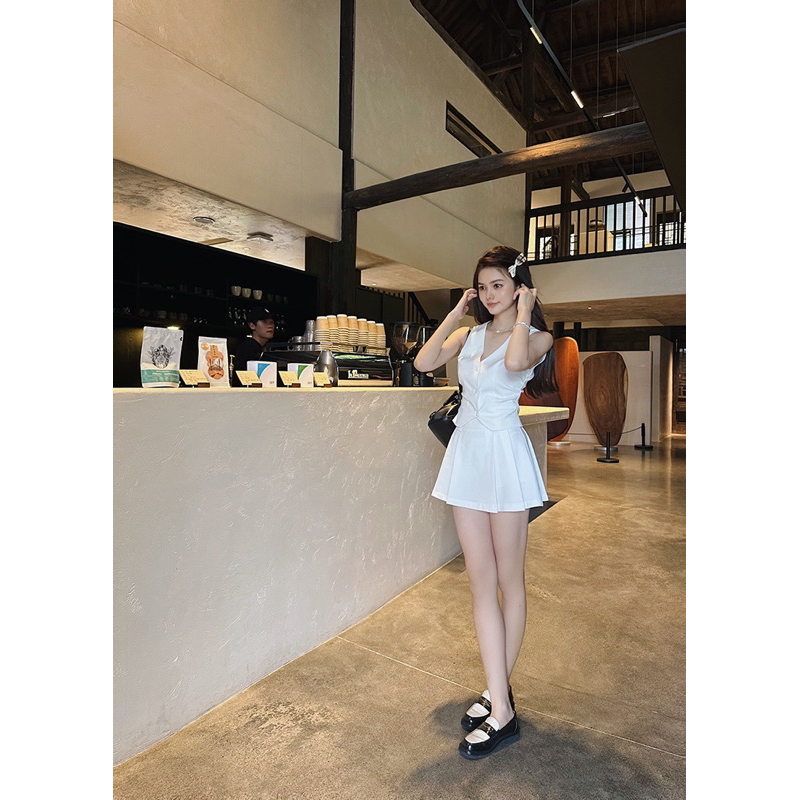 Set áo gile kèm chân váy xoè xếp ly siêu xinh