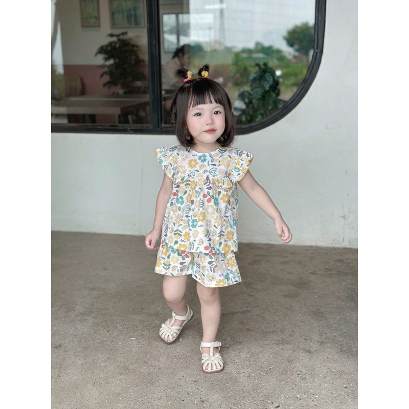 Bộ bé gái cổ tròn tay cánh tiên hoa nhí vải thô lụa cao cấp