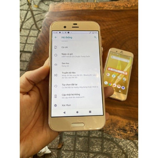 Điện thoại sharp Aquos SHV39 màu Gold kèm ốp lưng trong