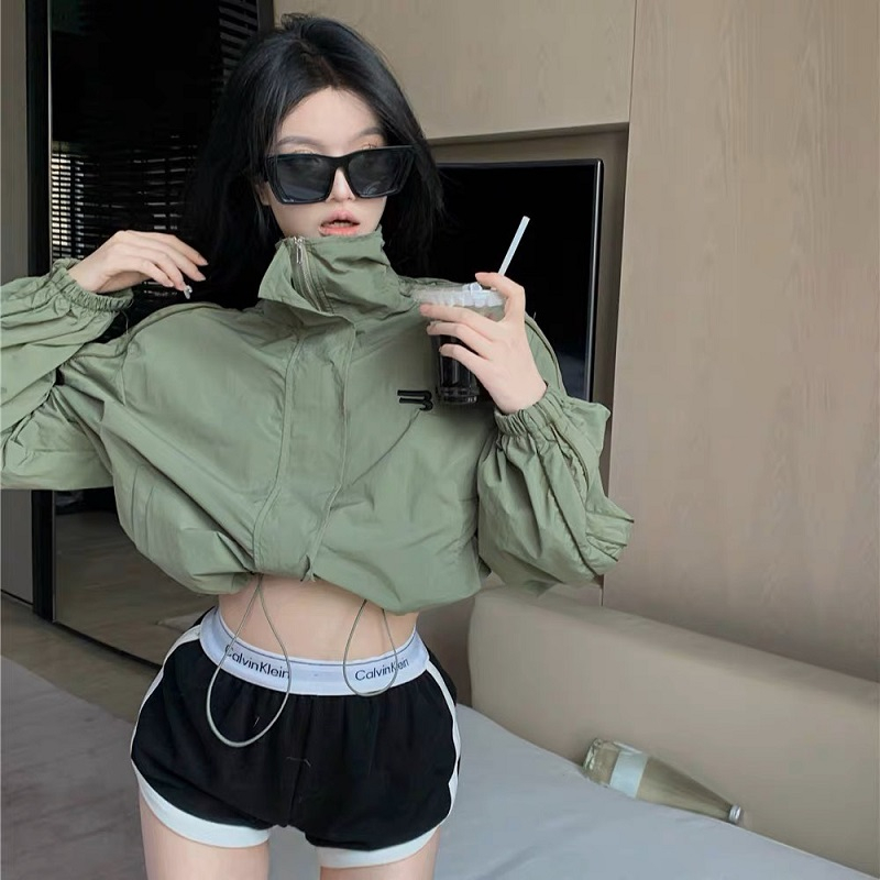 Áo Khoác Dù Nữ Cổ Đứng Thêu Chữ Trước Form Lửng Siêu Xinh - NGỌC HÂN CLOTHER