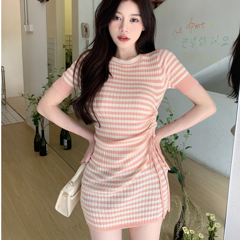 Hỏa Tốc HCM Đầm body sọc ngang tay ngắn rút dây eo màu hồng đen Tienkhishop D49