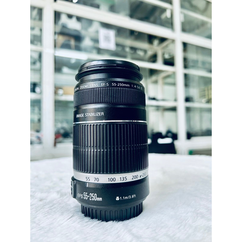 Canon EF-S 55-250mm f / 4-5.6