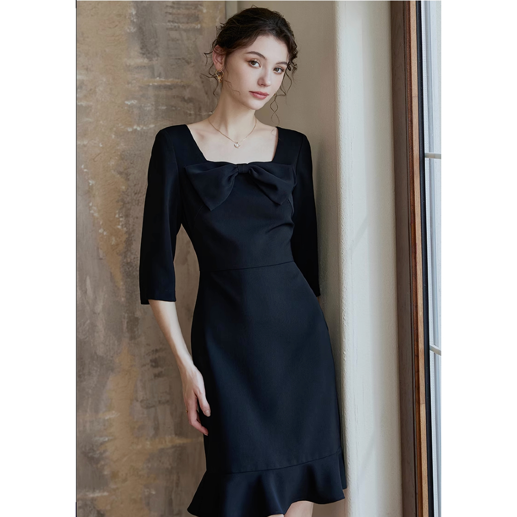 Đầm đen công sở cổ vuông tay lửng đính nơ to cổ