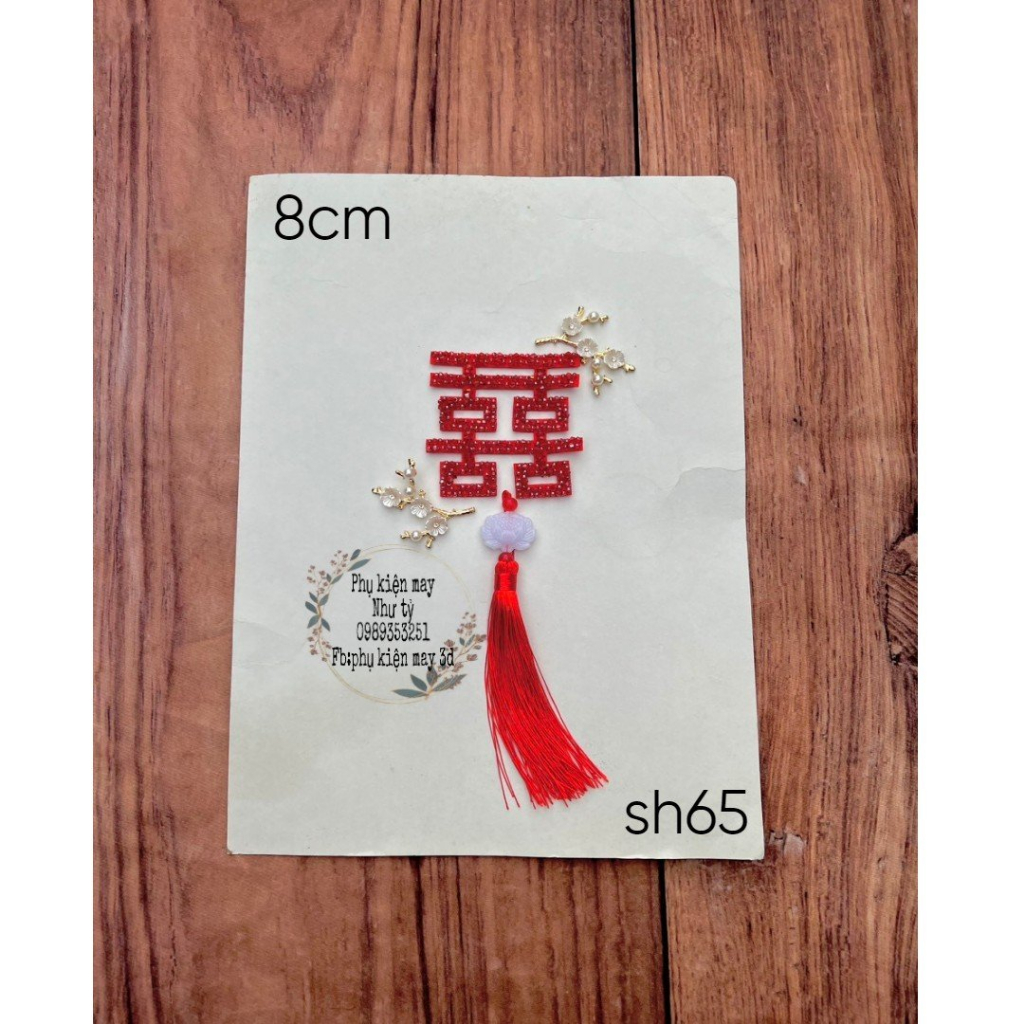 Tấm song hỷ màu đỏ trang trí áo dài