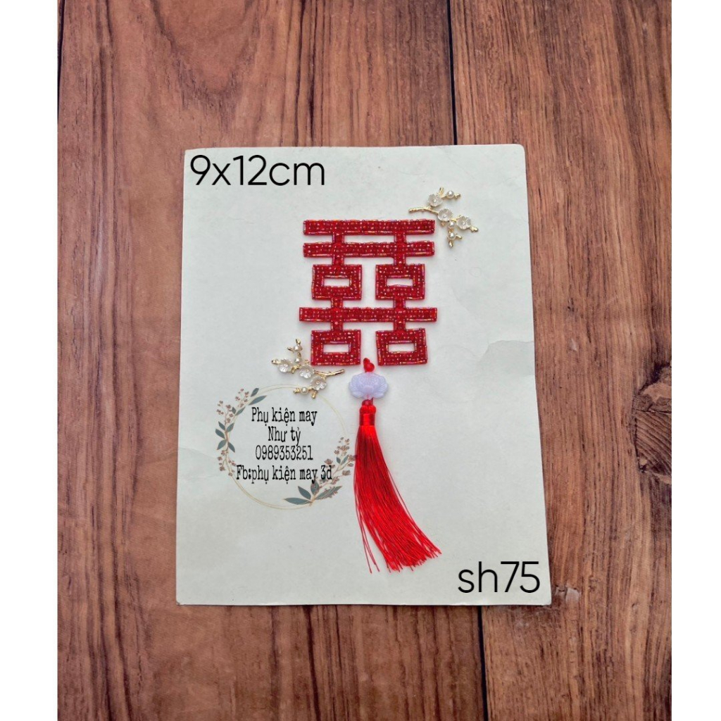 Tấm song hỷ màu đỏ trang trí áo dài