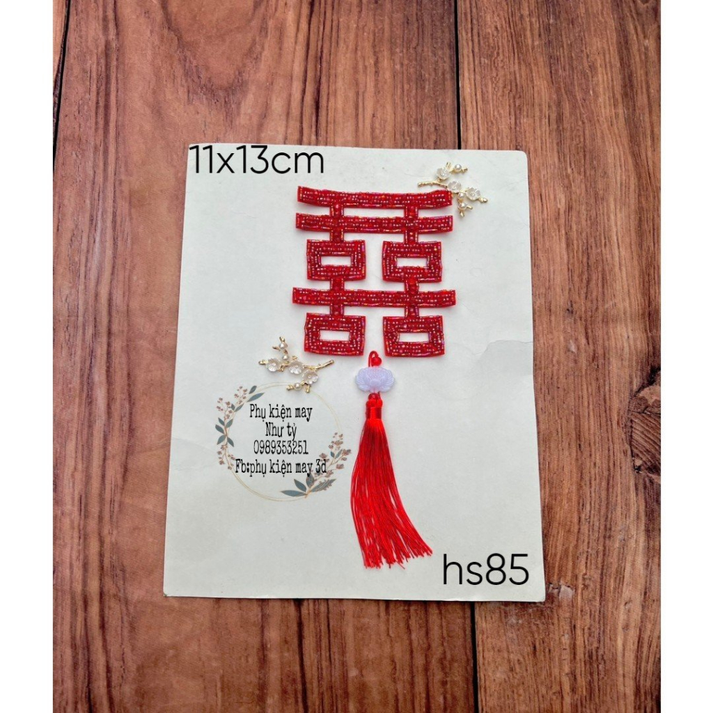 Tấm song hỷ màu đỏ trang trí áo dài