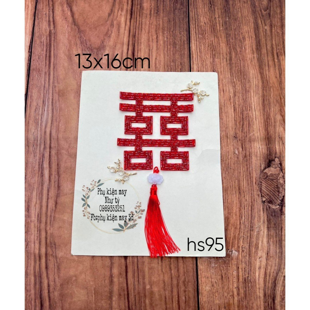 Tấm song hỷ màu đỏ trang trí áo dài