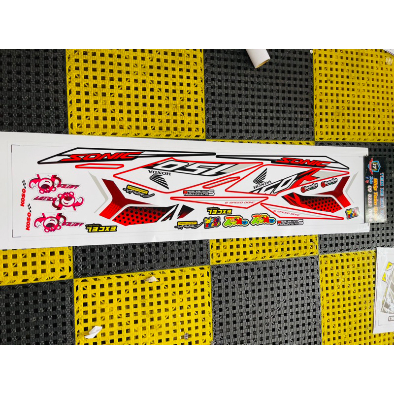 TEM XE SONIC ZIN ĐỎ ĐEN TRẮNG