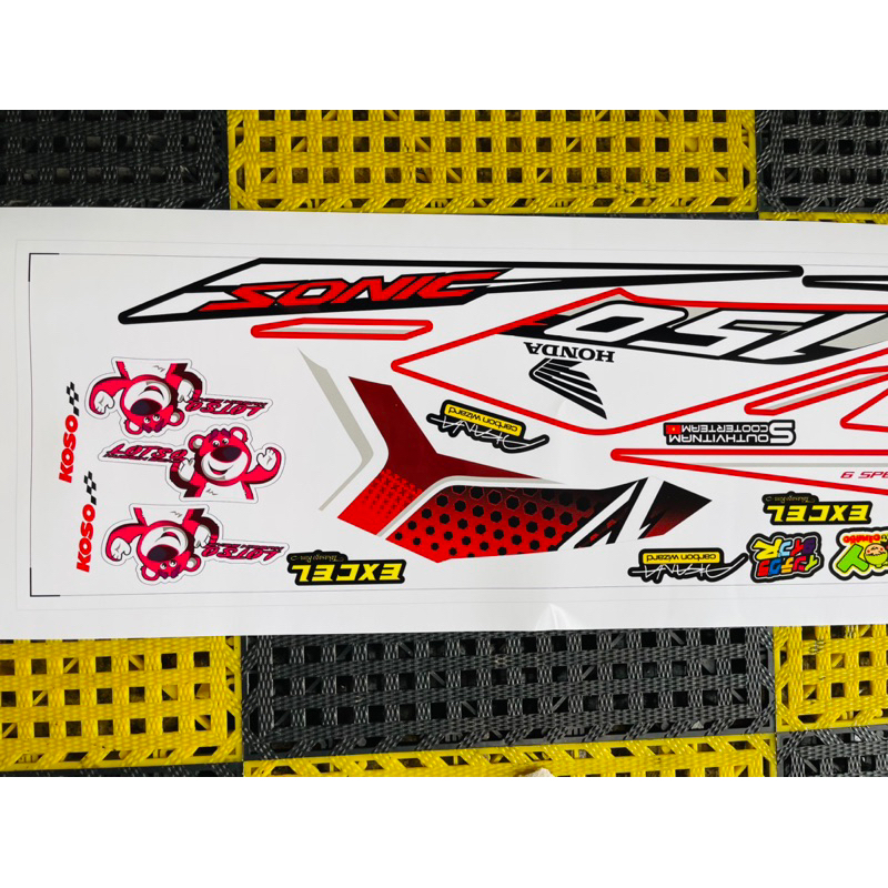 TEM XE SONIC ZIN ĐỎ ĐEN TRẮNG