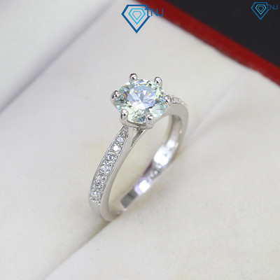 Nhẫn bạc nữ đính đá Moissanite kèm thẻ tra cứu 7ly, nhẫn cầu hôn lấp lánh xi vàng trắng cao cấp NNM0010 - Trang Sức TNJ