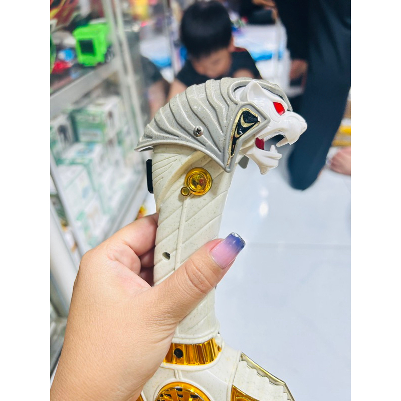 Đồ chơi siêu nhân Bandai Mighty Morphin Power Rangers Dx 199x SABA The Talking Tiger Saber