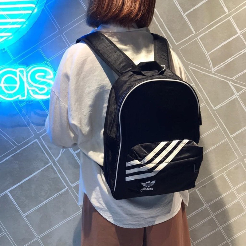 Balo thời trang adidas chất liệu satin mượt mà GD1641