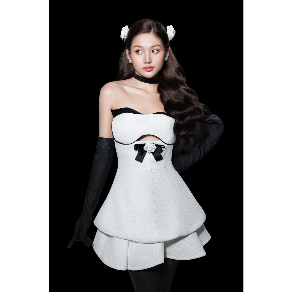 Áo cut out cúp ngực, dáng xòe xinh xắn