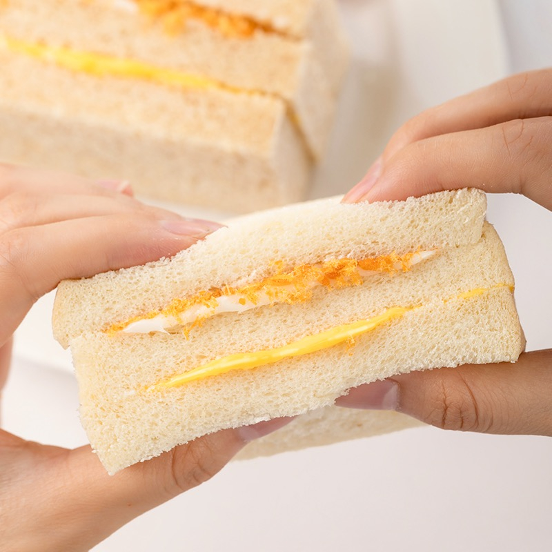 Bánh sandwich tam giác kẹp bơ ruốc Opera -thùng 4 cái