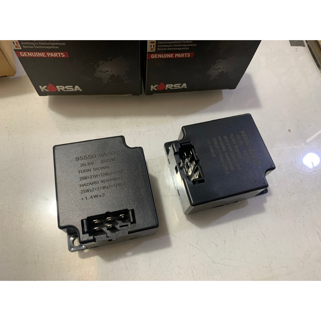 Cục Chớp Xi Nhan, Rơle  Nháy đèn Xi Nhan Xe Tải Hyundai 5T - 8 Tấn HD88, HD120S, HD170, Hyundai Migghty EX8...Loạ