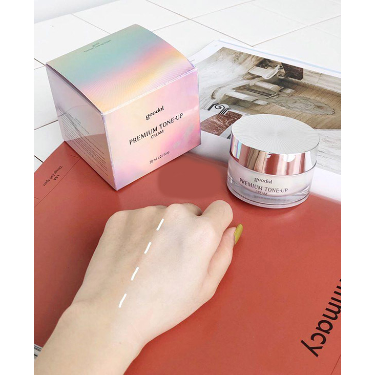 Kem ốc sên dưỡng trắng da Goodal Premium Snail Tone Up Cream 30ml