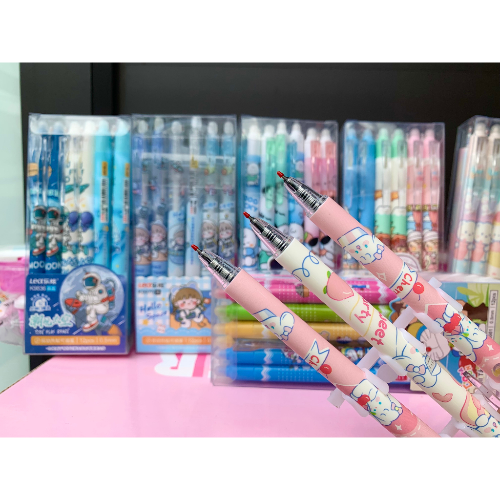 Hộp 12 Bút Bi Bấm Xóa Được Mực Gel In Hình Phi Hành Gia,Gấu Dâu,Khủng Long Có 3 màu Mực Xanh,Tím,Đen