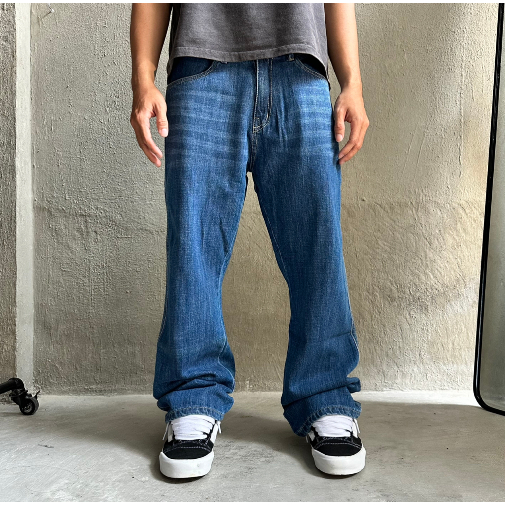 BOOT CUT JEANS - QUẦN JEANS LOE