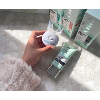 Bộ làm trắng răng White Glo Teeth Whitening Kit Plus Blue Light