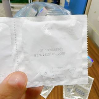[Bán lẻ]Combo 2 Chiếc bao cao su DUREX invisible extra thin sensitive