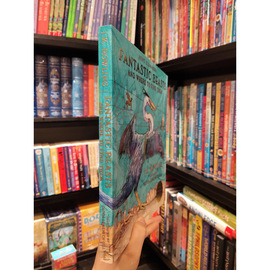 Sách - Fantastic Beasts and Where to Find Them