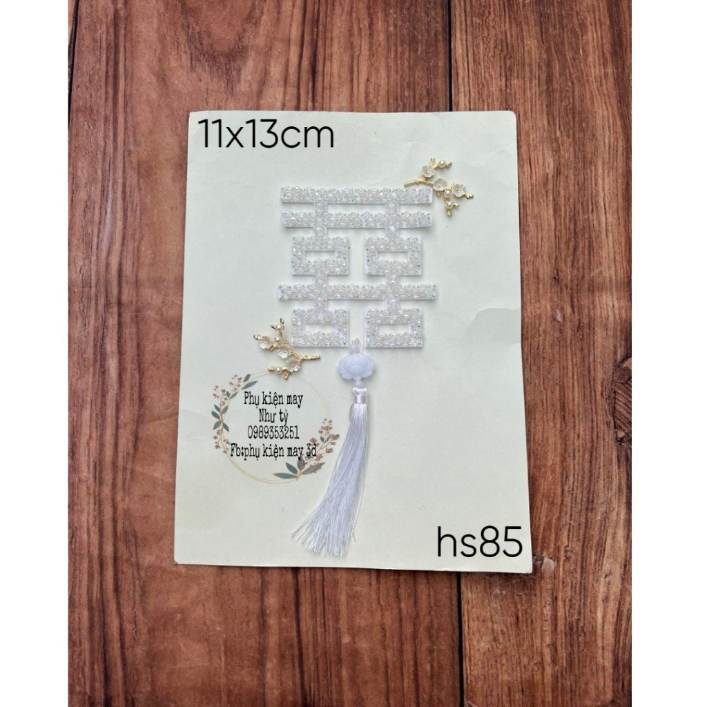 Song hỷ trắng xinh xắn trang trí áo dài