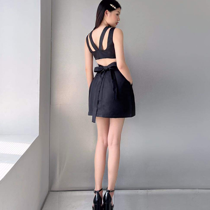 Áo croptop cut out thắt nơ sau lưng