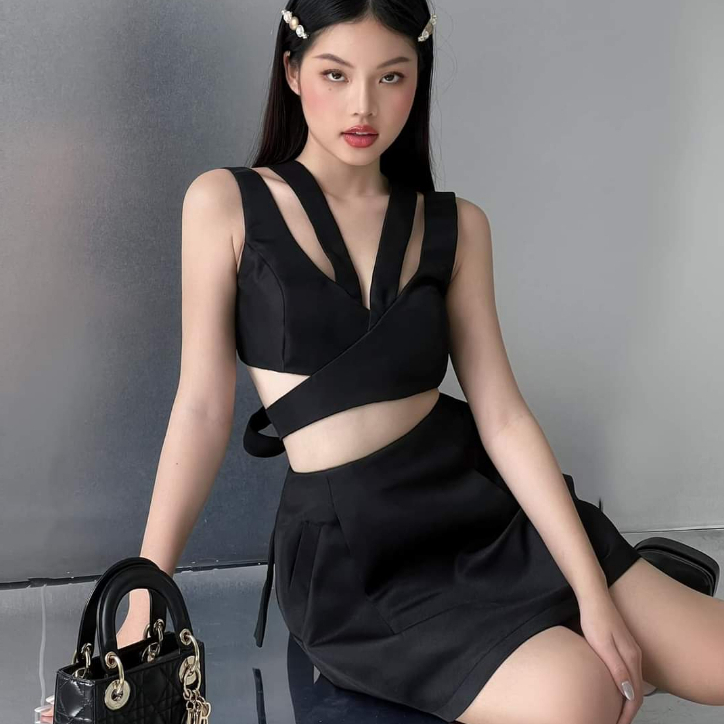 Chân váy ngắn dáng xòe có lót quần