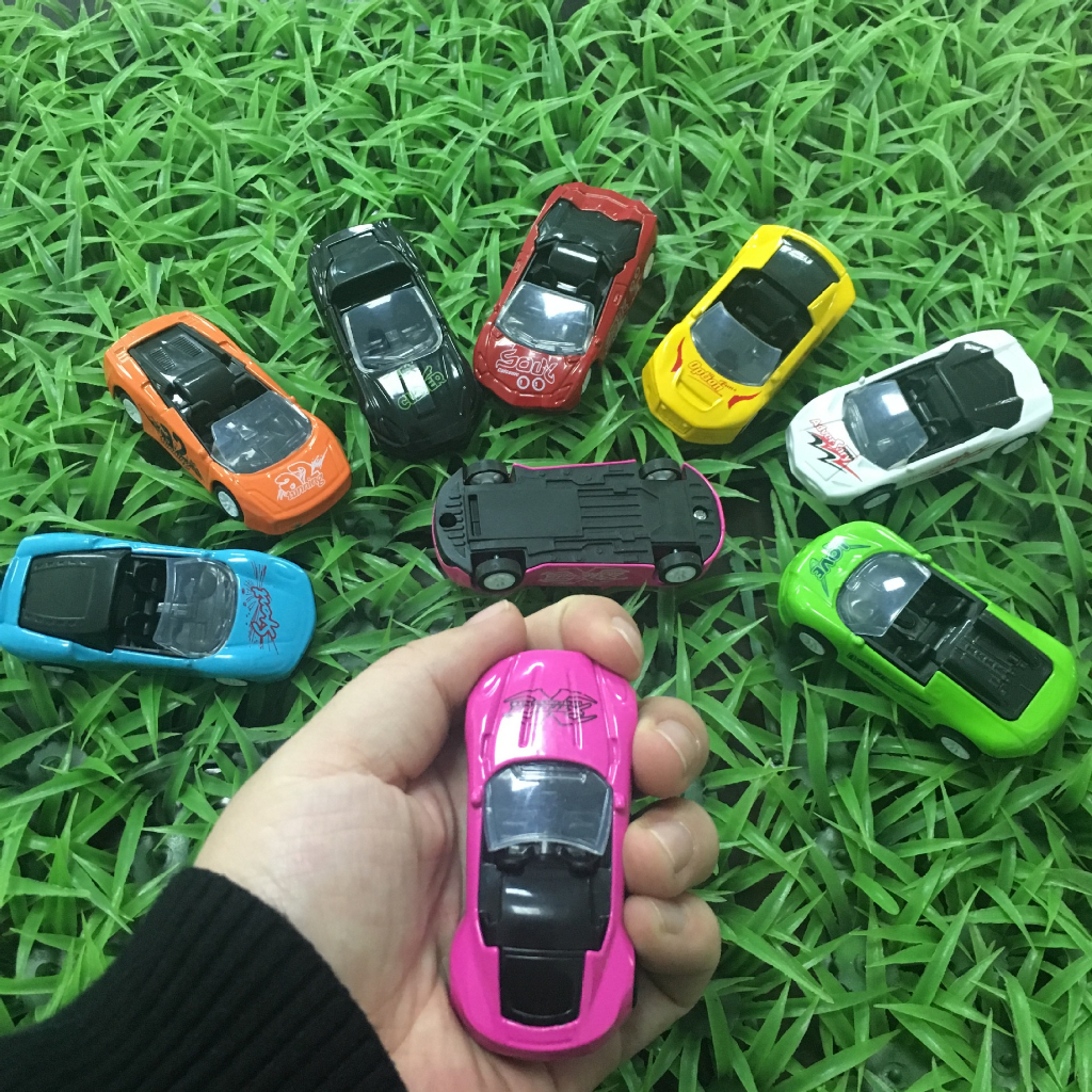 Ô tô bật nhảy 360 độ, ô tô nhào lộn mini bằng hợp kim chạy đà bật nhảy 360 độ khi gặp vật cản