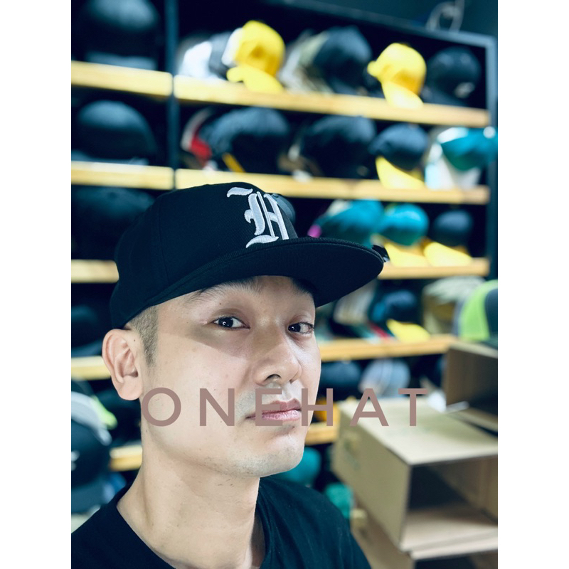 Nón snapback hiphop vành thẳng logo chữ H cách điệu brand One Hat