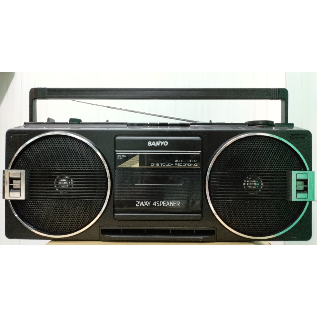 Radio cassette Sanyo M 9709F đồ cũ nghe hay ok 100% 20W