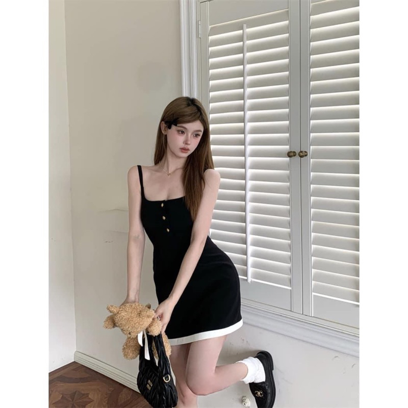 Đầm hai dây đen sang trọng giống Jang Wonyoung IVE