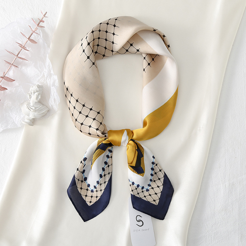 Khăn lụa vuông họa tiết đá cam xinh xắn KLV-105 70x70cm THYTHY STOREE