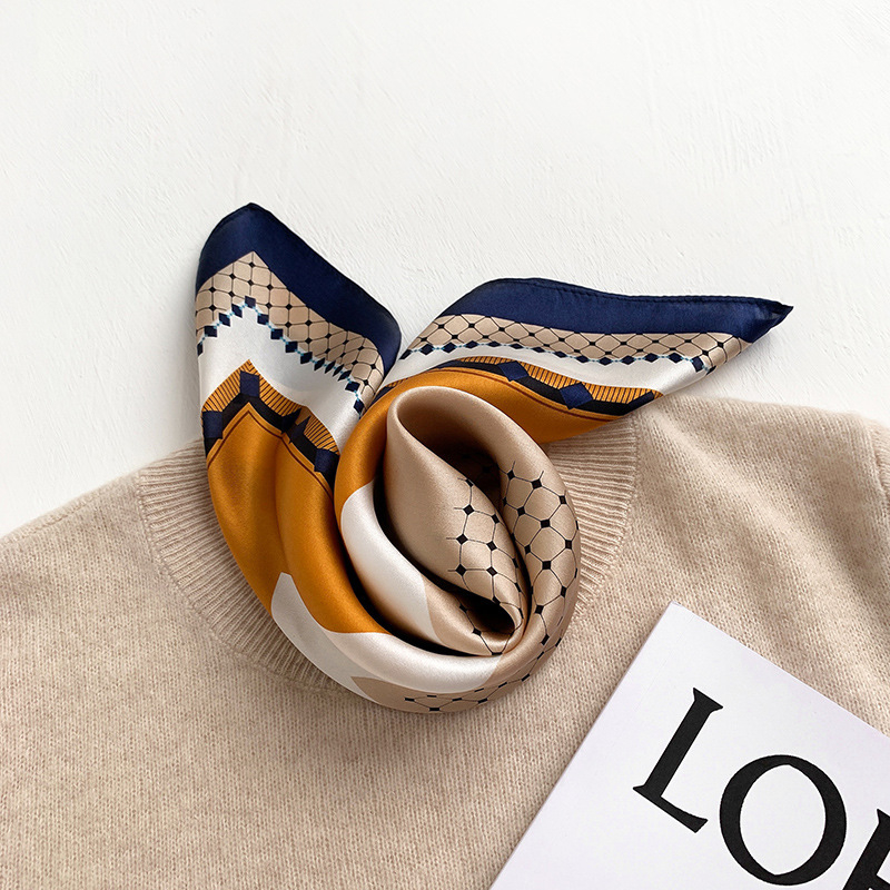 Khăn lụa vuông họa tiết đá cam xinh xắn KLV-105 70x70cm THYTHY STOREE