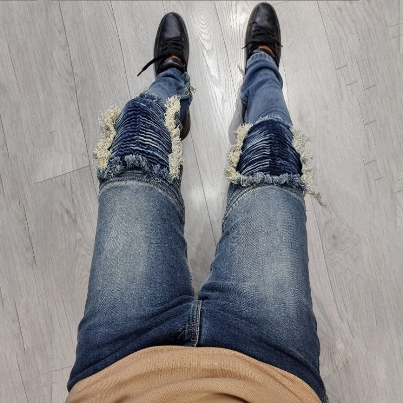 Quần jean nam QJ35 MAKVN miếng vá Bike màu xanh nhạt rách gối from bó phong cách năng động đường phố