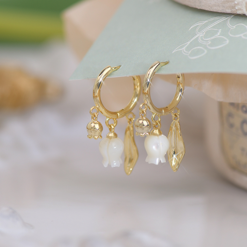 V.I.T House | Bông tai S925 hoa trắng lá vàng