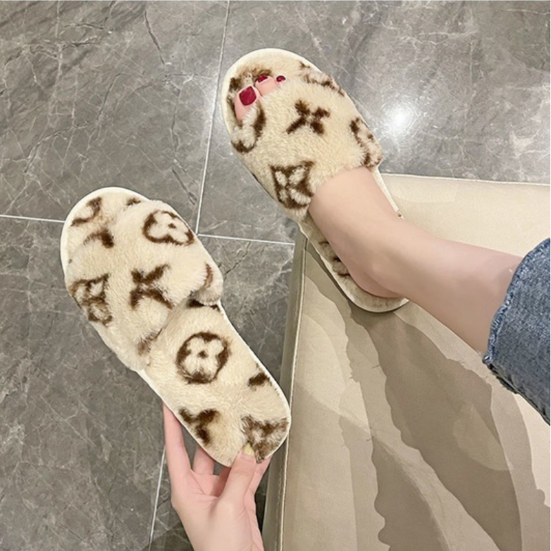Dép lông đế cao su mang êm chân LV