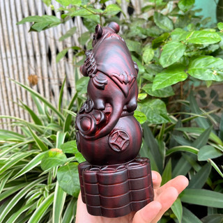 Tượng con chuột màu gỗ trắc dây (mẫu mới 2023)