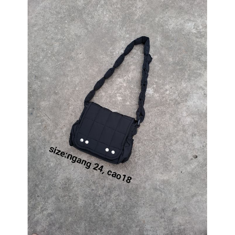 Túi đeo chéo chần bông nam nữ đi chơi, du lịch alsbag BẢN NHỎ cúc bấm tăng giảm