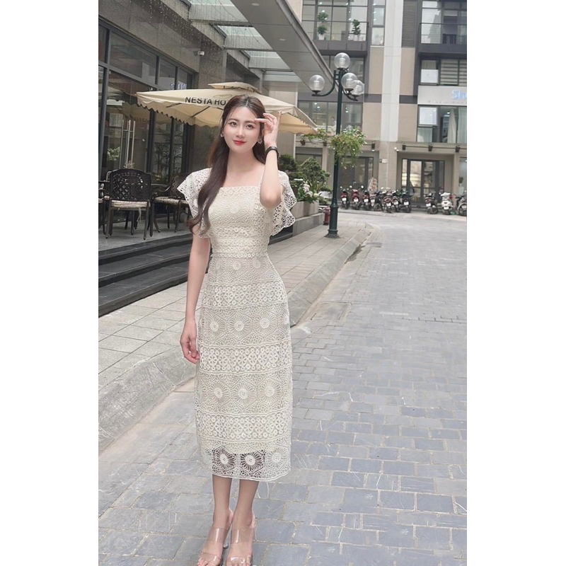 Đầm thiết kế ren hoa