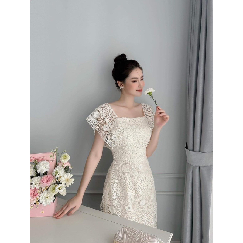 Đầm thiết kế ren hoa