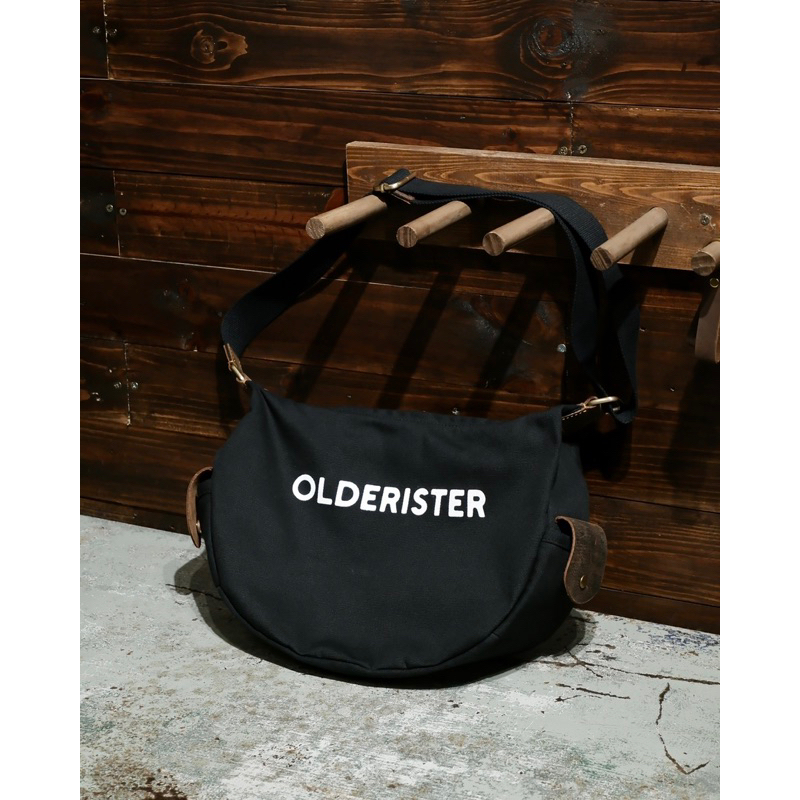 Túi đeo chéo Mili-Cross Bag - Màu đen - Thương hiệu Olderister - Tiệm Cũ Kĩ